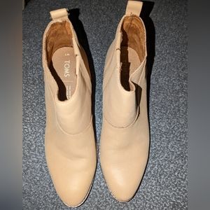 TOMS 7 Honey Block Heel Leather Ankle Boots